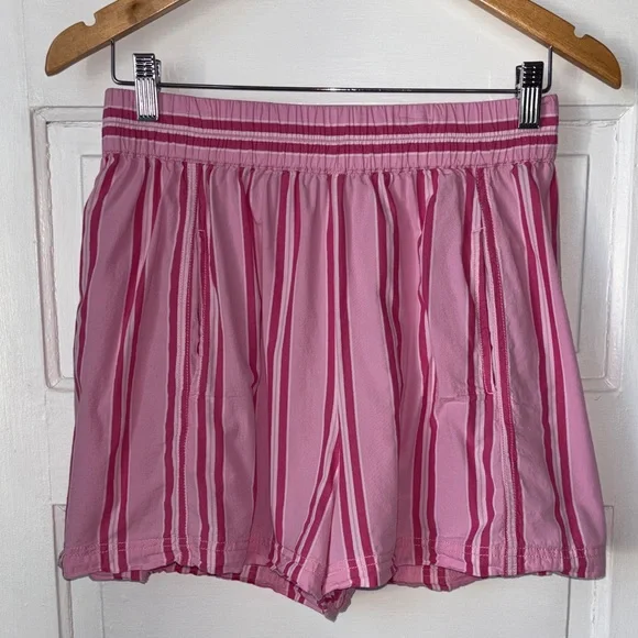 FREE PEOPLE GET FREE PULL ON STRIPED SHORTS - Picture 2 of 9